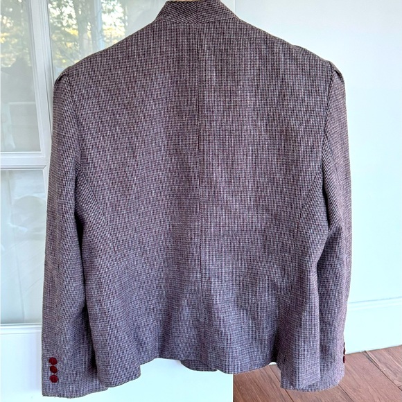 Stunning colors and beautiful cut blazer, easy to style %100 wool - Picture 3 of 8